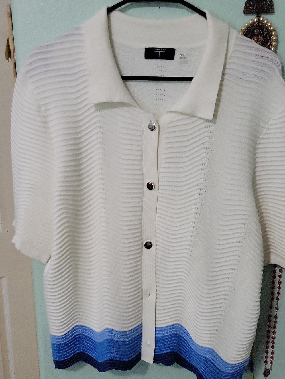 Tahari White Knit Top with Black Brand Tag